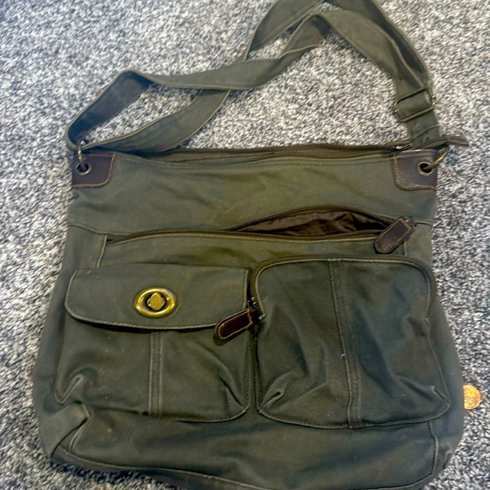Good condition purse.